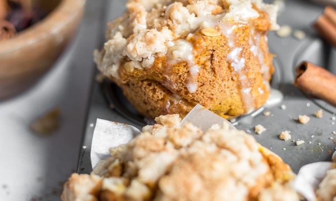 Pumpkin Oat Crumble Muffins